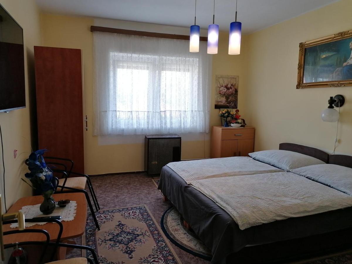 Ildiko Vendeghaz Heviz Appartement Buitenkant foto