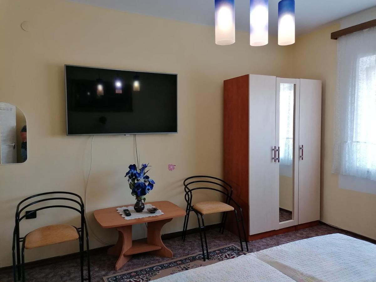 Ildiko Vendeghaz Heviz Appartement Buitenkant foto